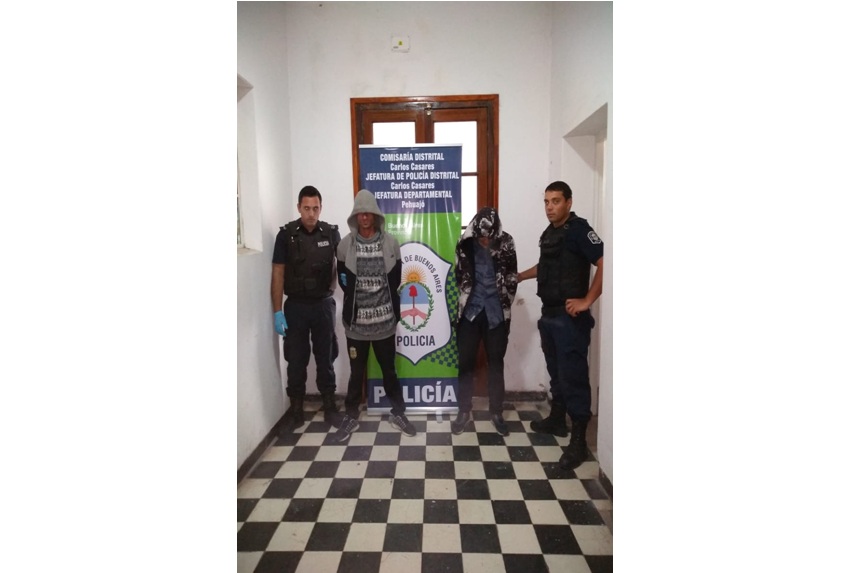 La policía detuvo a dos ladrones en moto