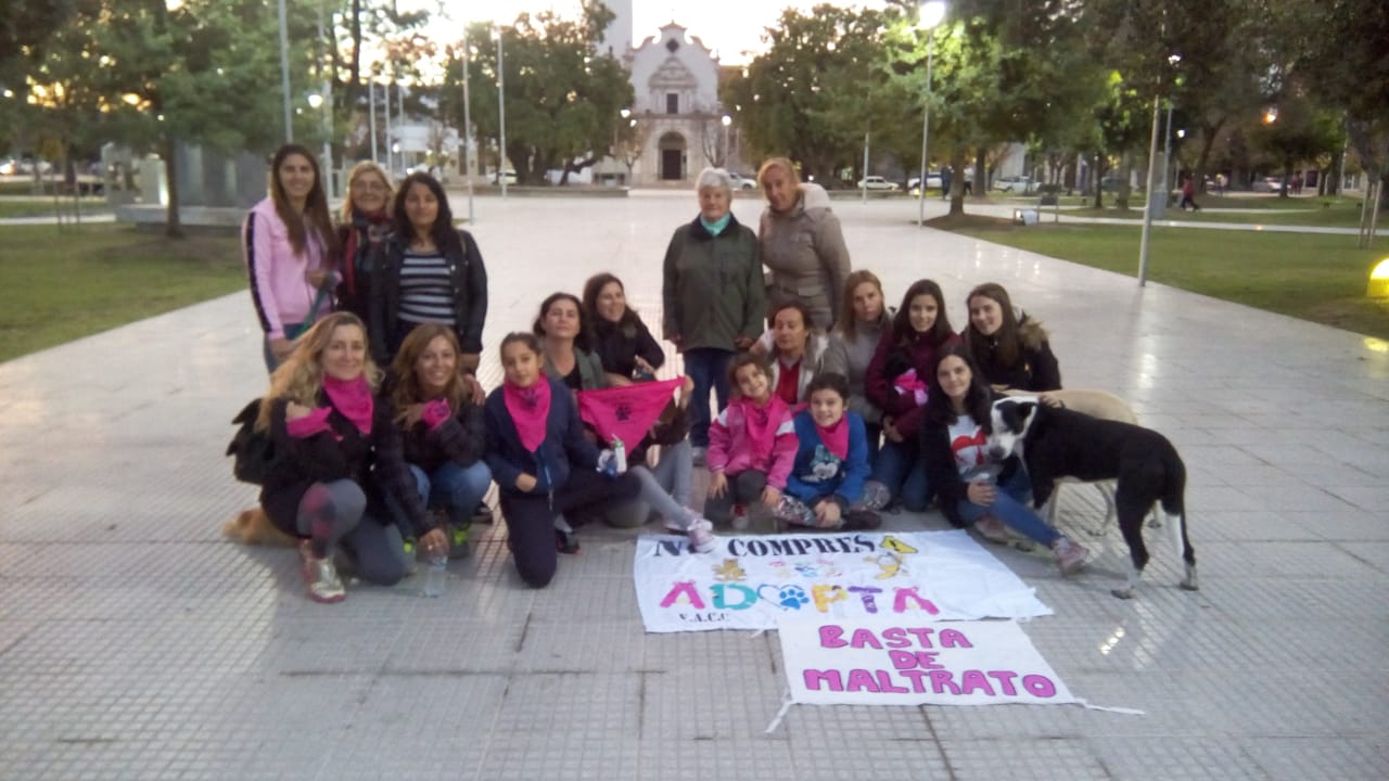 Carlos Casares se sumó a la protesta en defensa de los animales que se realizó en todo el país