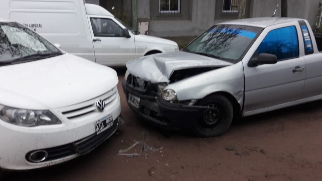 Insólito: Dobló e impactó contra una camioneta que venía en contra mano