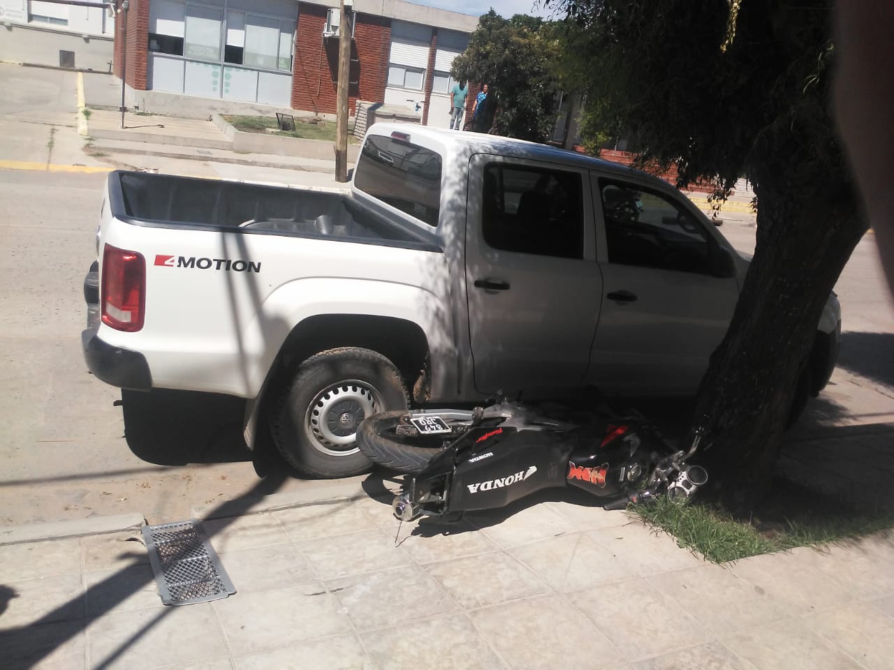 Último Momento: Muere un chico en un accidente con su moto frente al Hospital