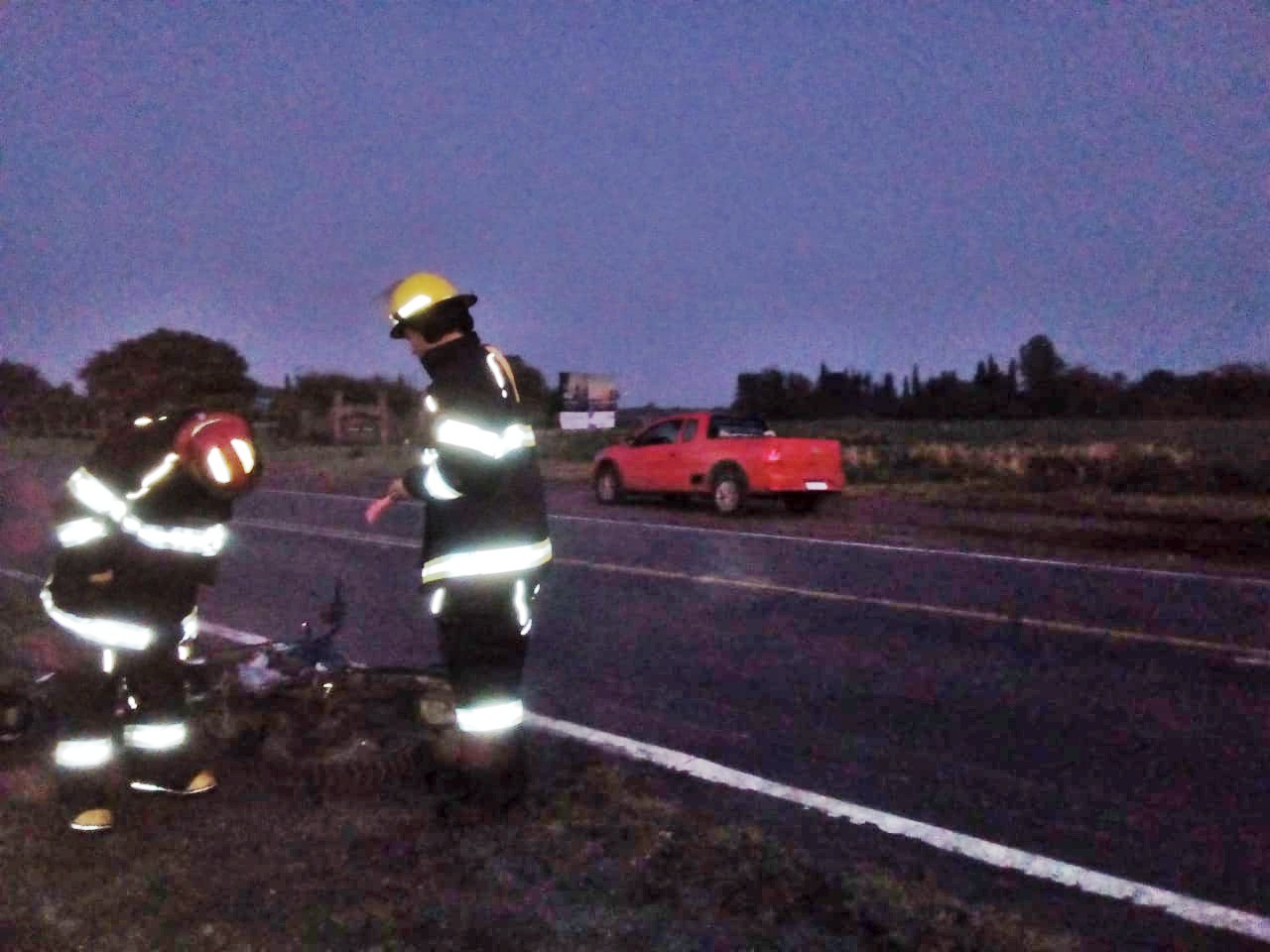 Fuerte accidente en la Ruta 5 entre una camioneta y una moto sin ...