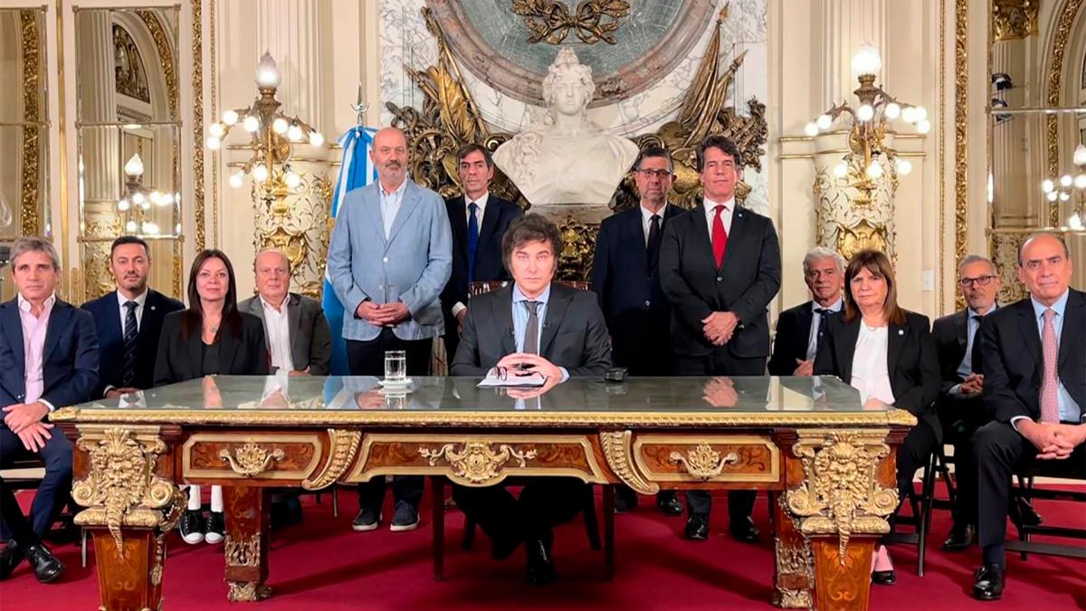 Milei presentó el DNU enumerando 30 de las más de 300 reformas