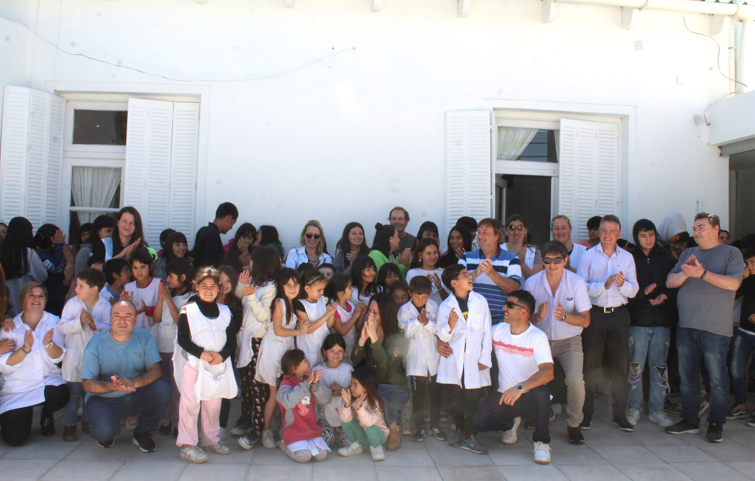 Stadnik y su equipo presentaron las obras de remodelación de la Escuela ...