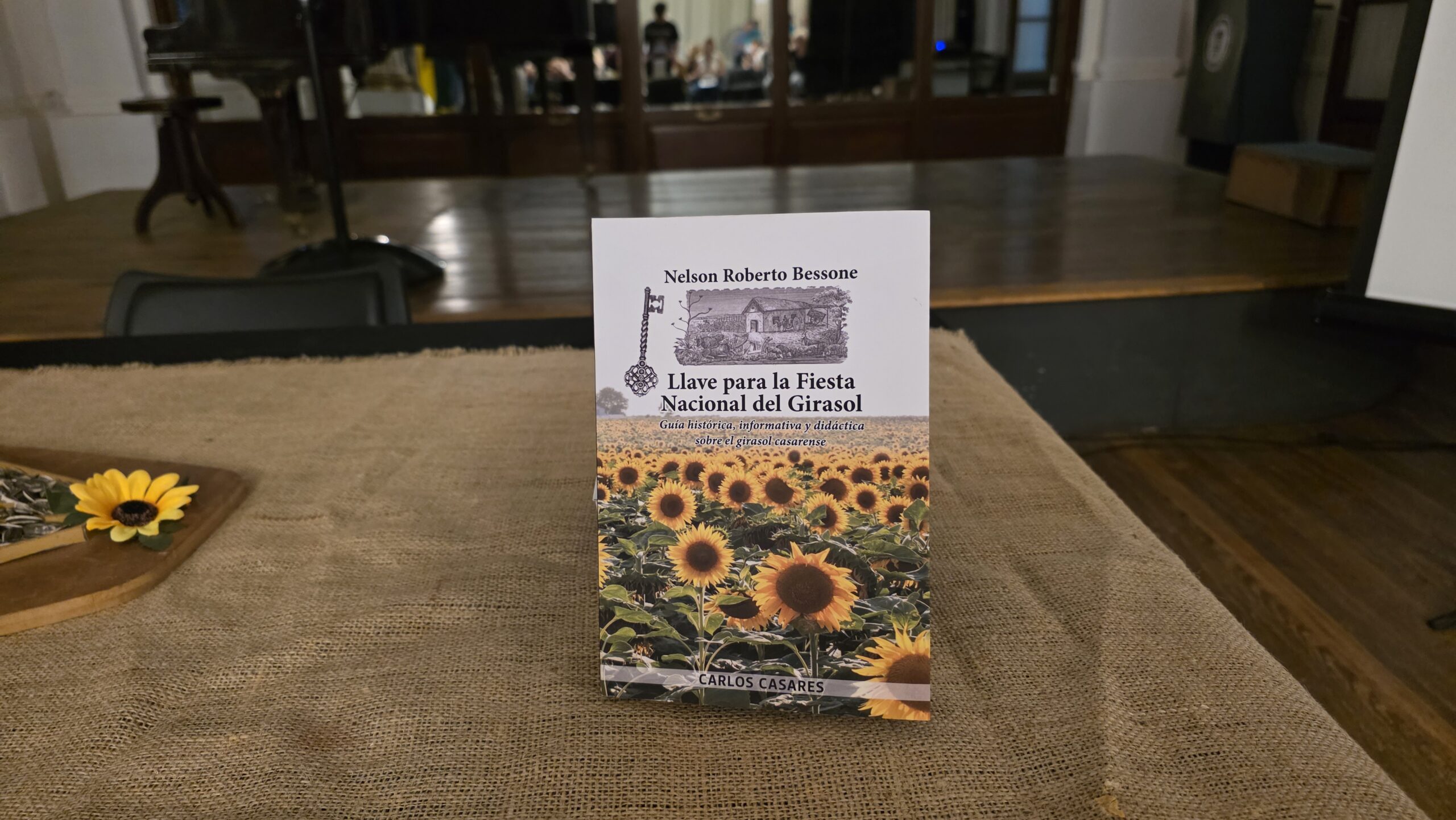 Presentaron el libro “Llave para la Fiesta Nacional del Girasol” en el Salón Blanco Municipal
