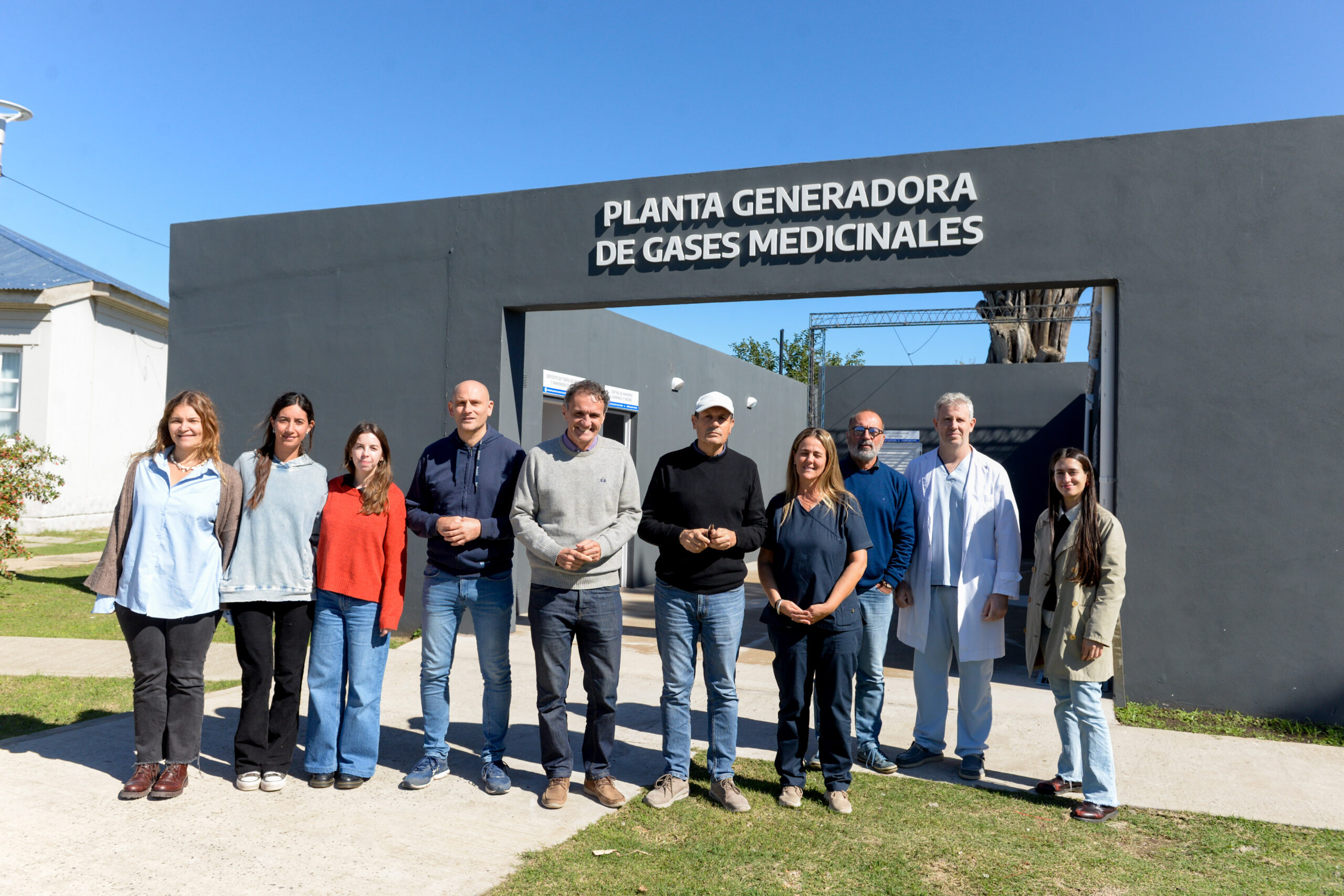 El ministro de obras bonaerense, Gabriel Katopodis visitó Casares y recorrió la planta de gases medicinales