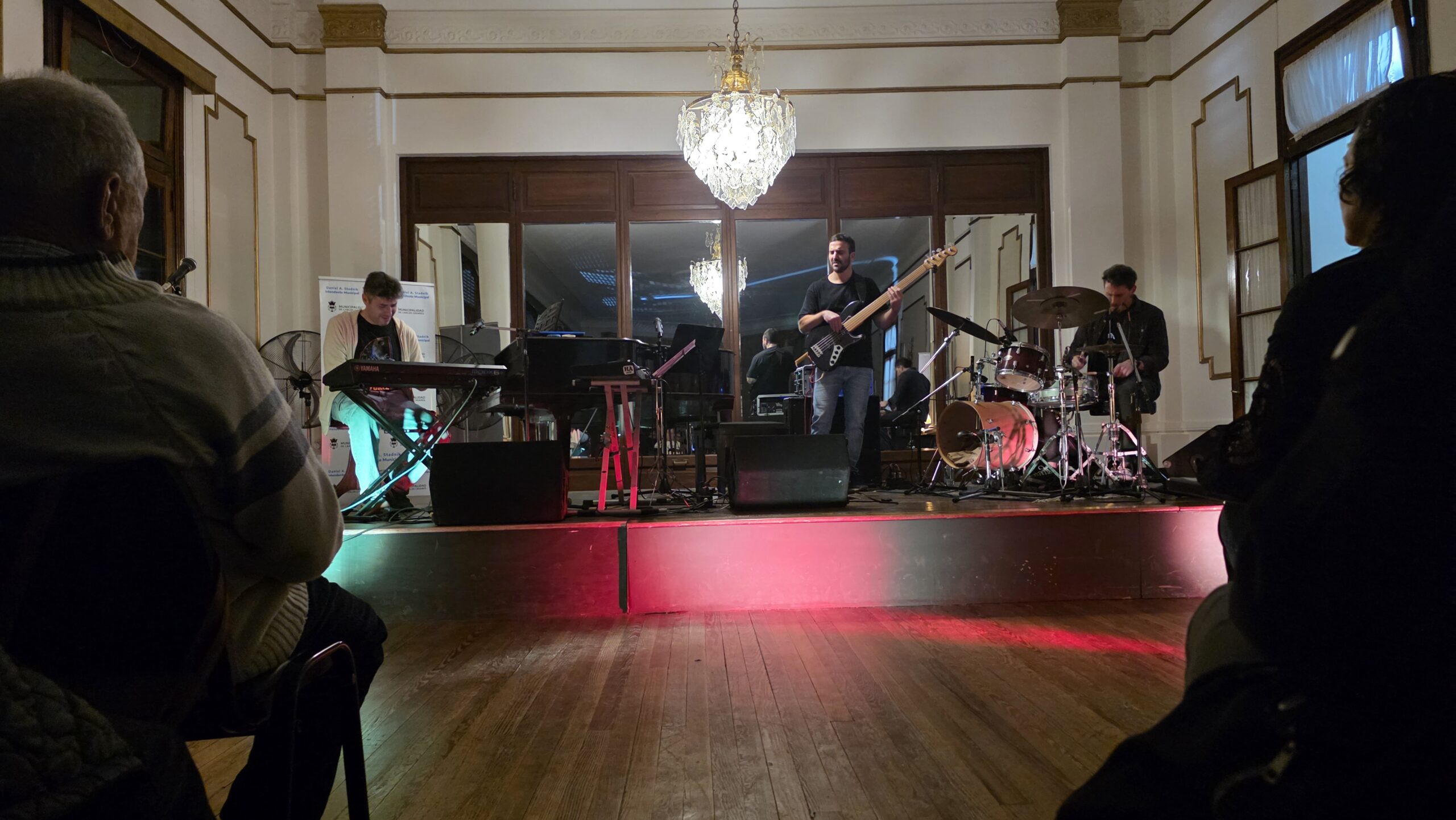 El Ciclo de Jazz y Música Urbana brilló con una noche de primer nivel en Carlos Casares