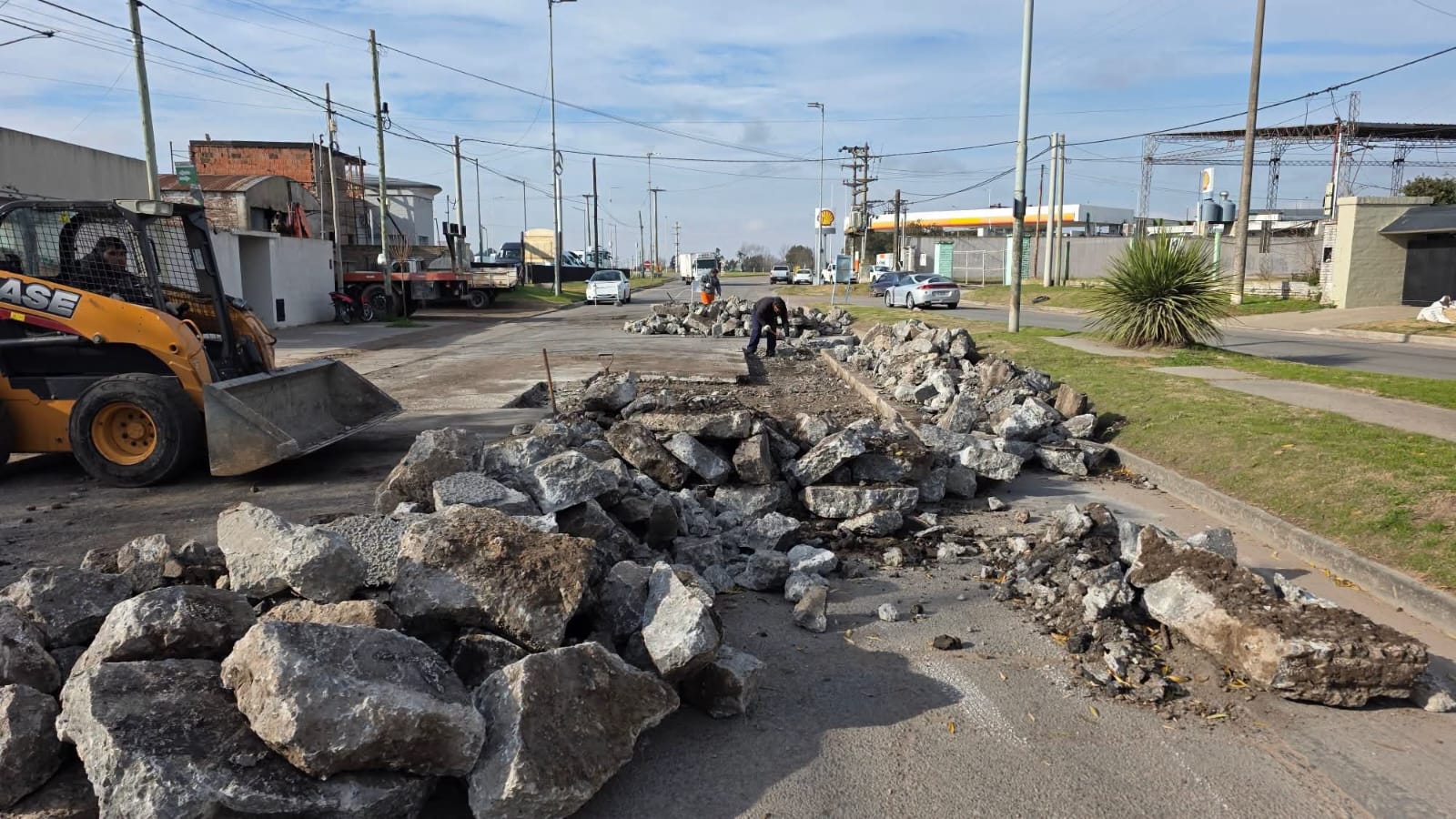 Avanza el Plan de Bacheo 2026/27 en el Acceso Roberto Mouras