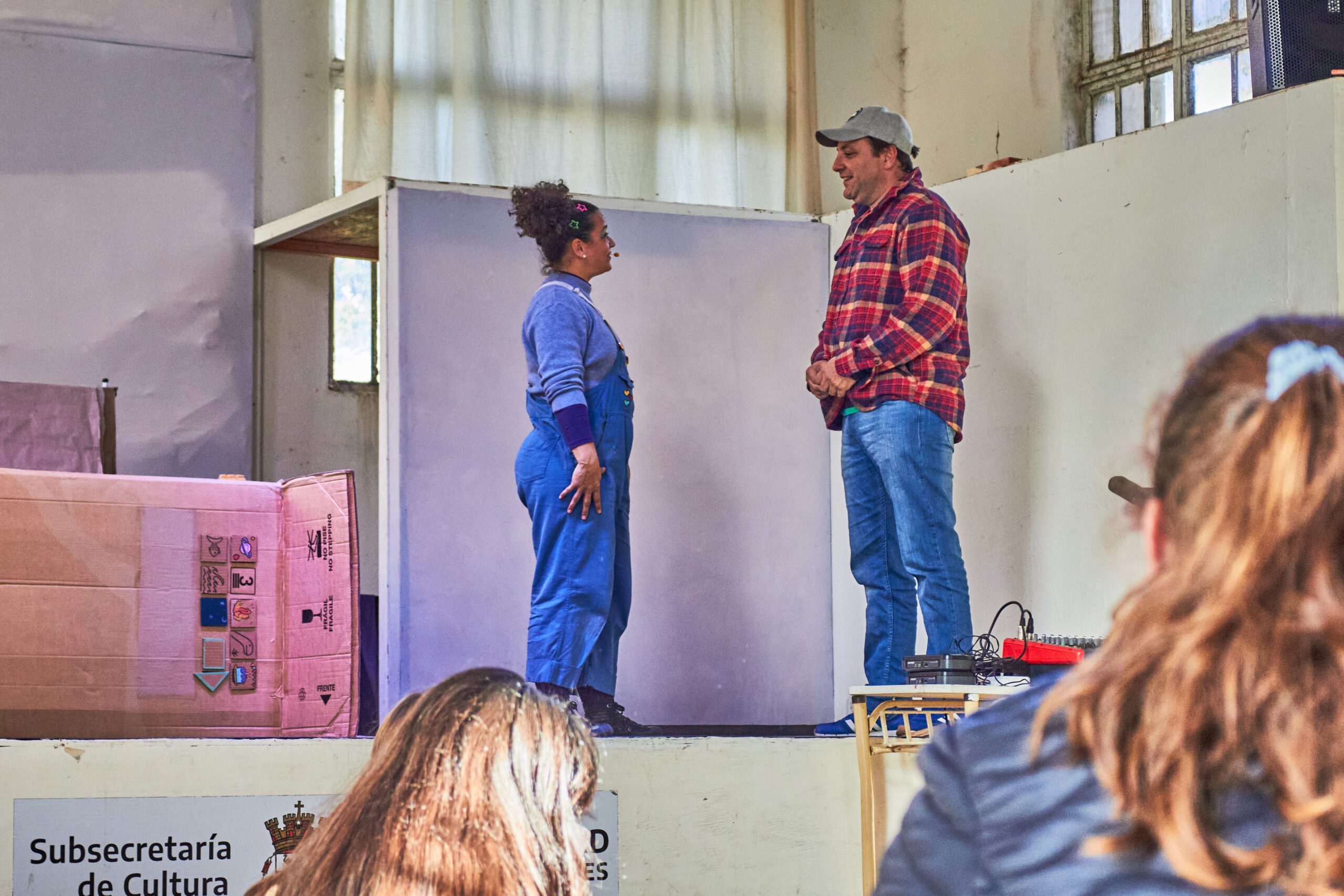 “Silencio Ruidoso” llegó a Carlos Casares con una propuesta de teatro, títeres e ilustración