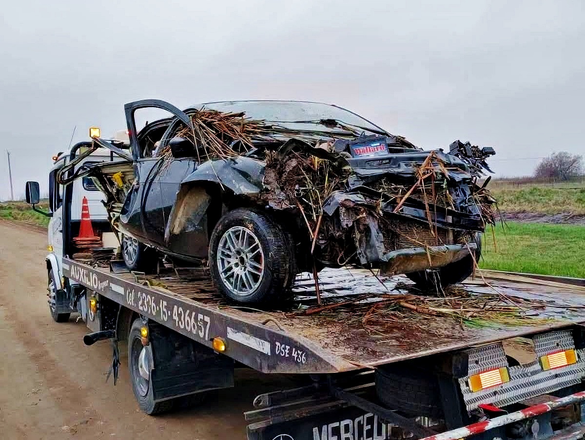 Un joven de Pehuajó murió tras un vuelco en Ruta 5: el auto habría pisado una banquina descalzada