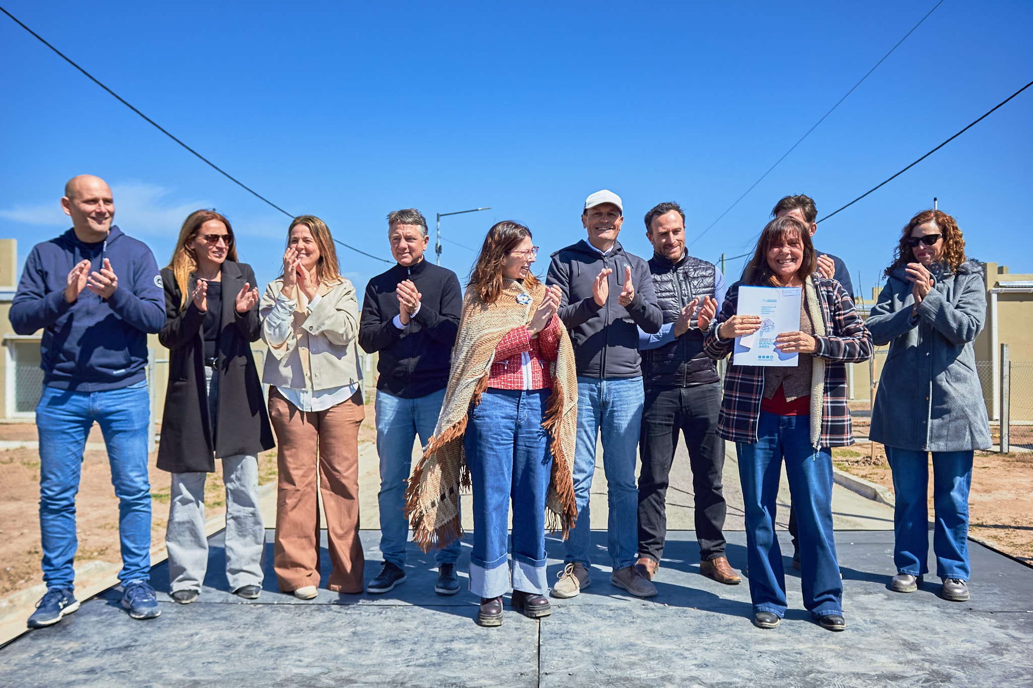¡Emocionante! 34 familias recibieron las llaves de su nuevo hogar en el Barrio "144 viviendas"