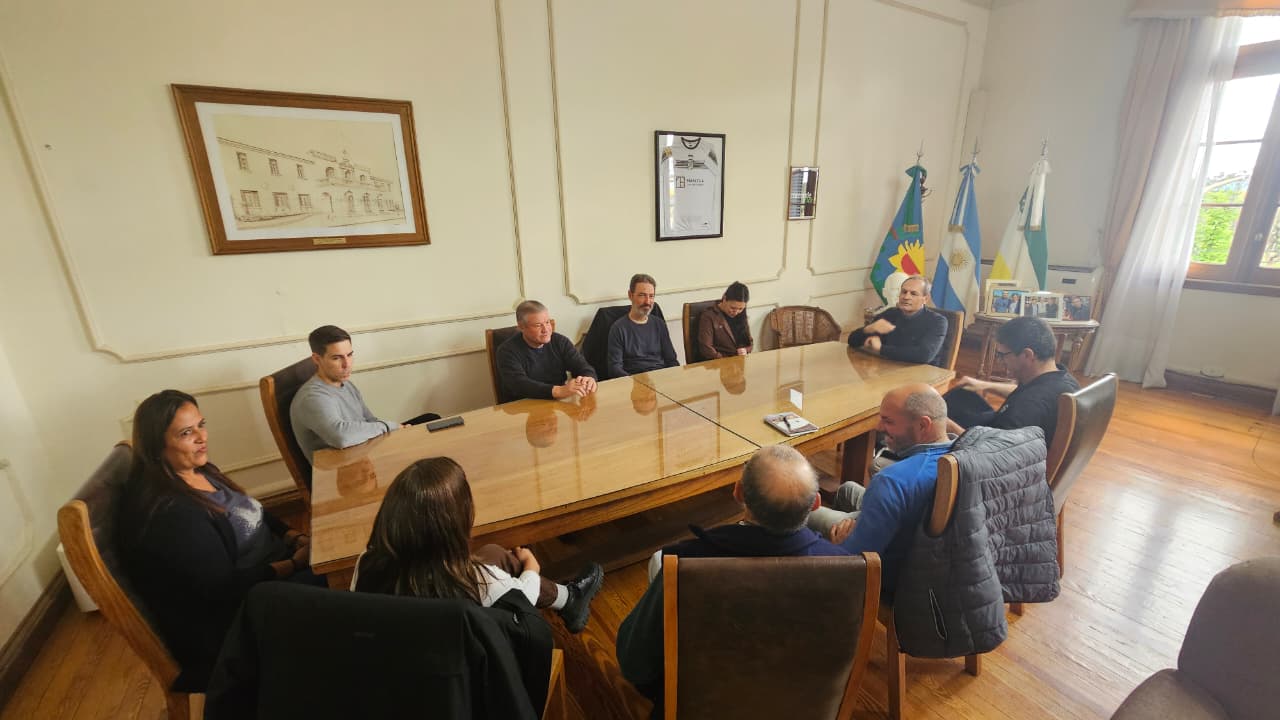 Caminos rurales y accesibilidad: El intendente Stadnik se reunió con productores del Cuartel VII y autoridades del CEPT N° 13 de El Billar